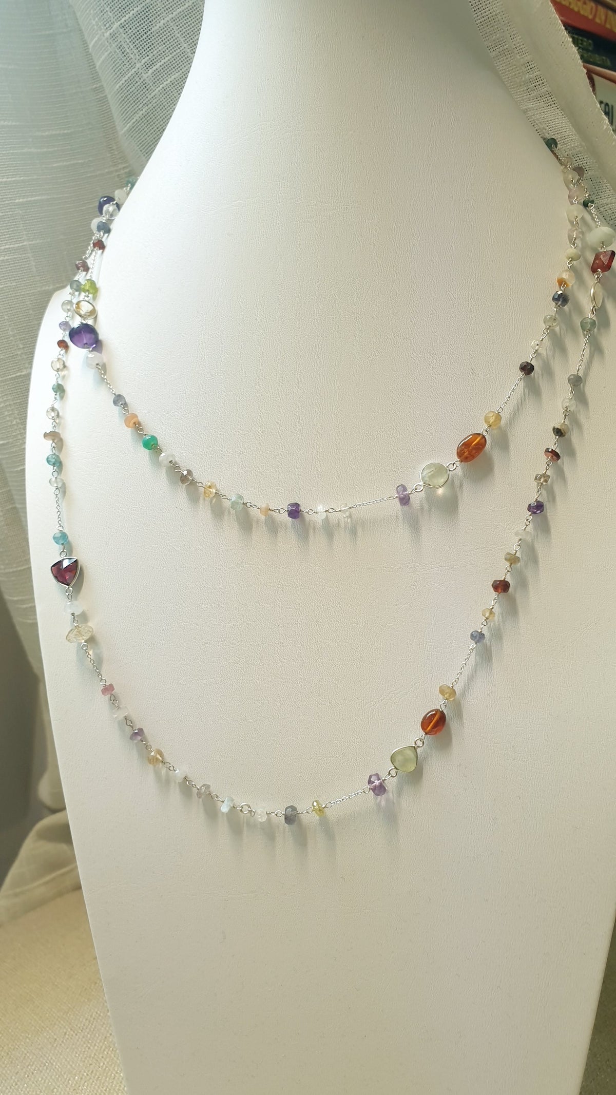 Lunga collana in argento con ametista,morganite, ambra, acquamarina e pietra di Luna