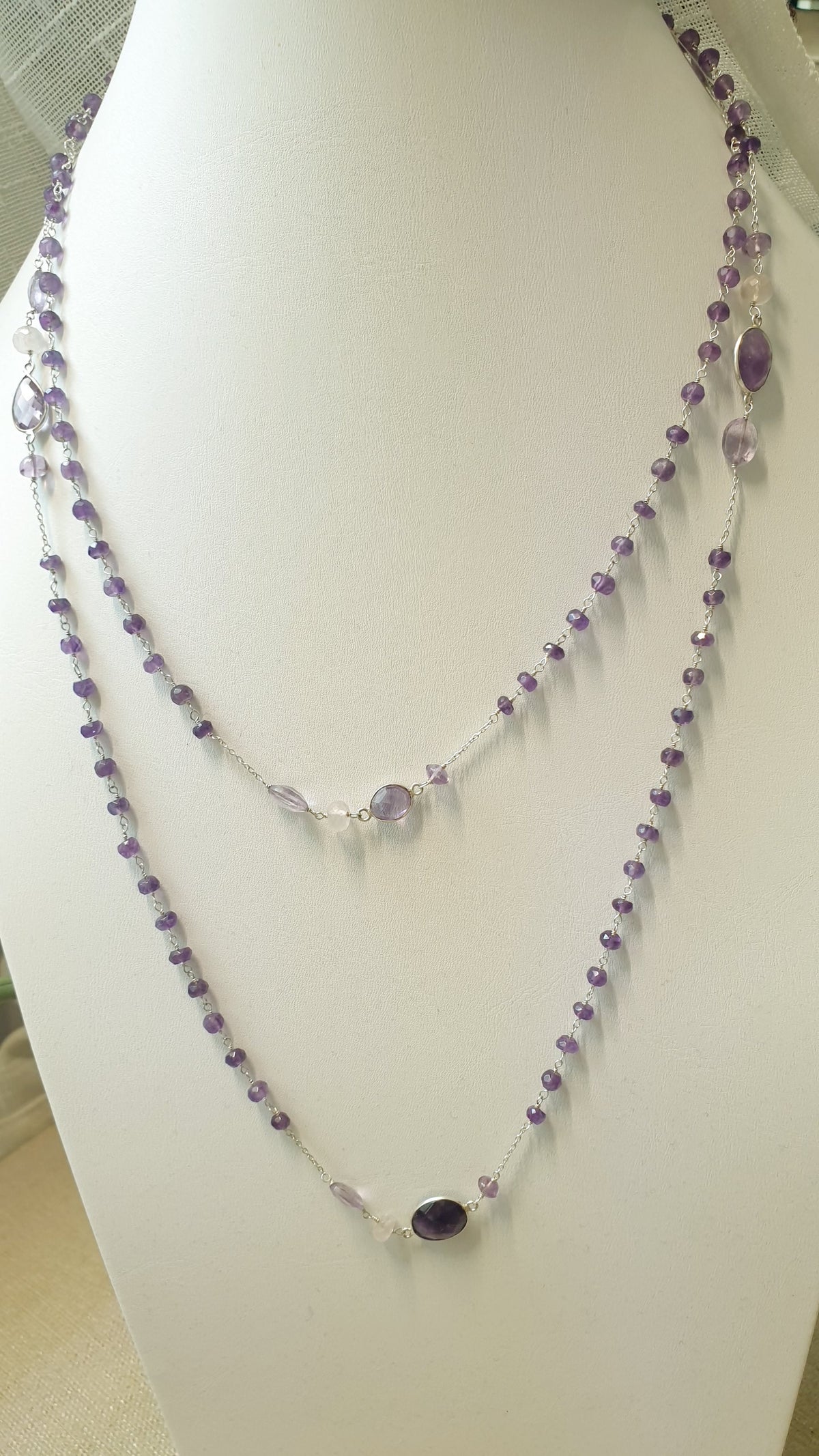 Lunga collana in argento con ametiste e quarzo rosa