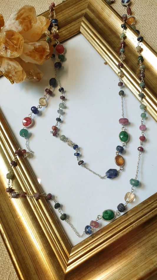 Lunga collana in argento con tormaline, radice di rubino
