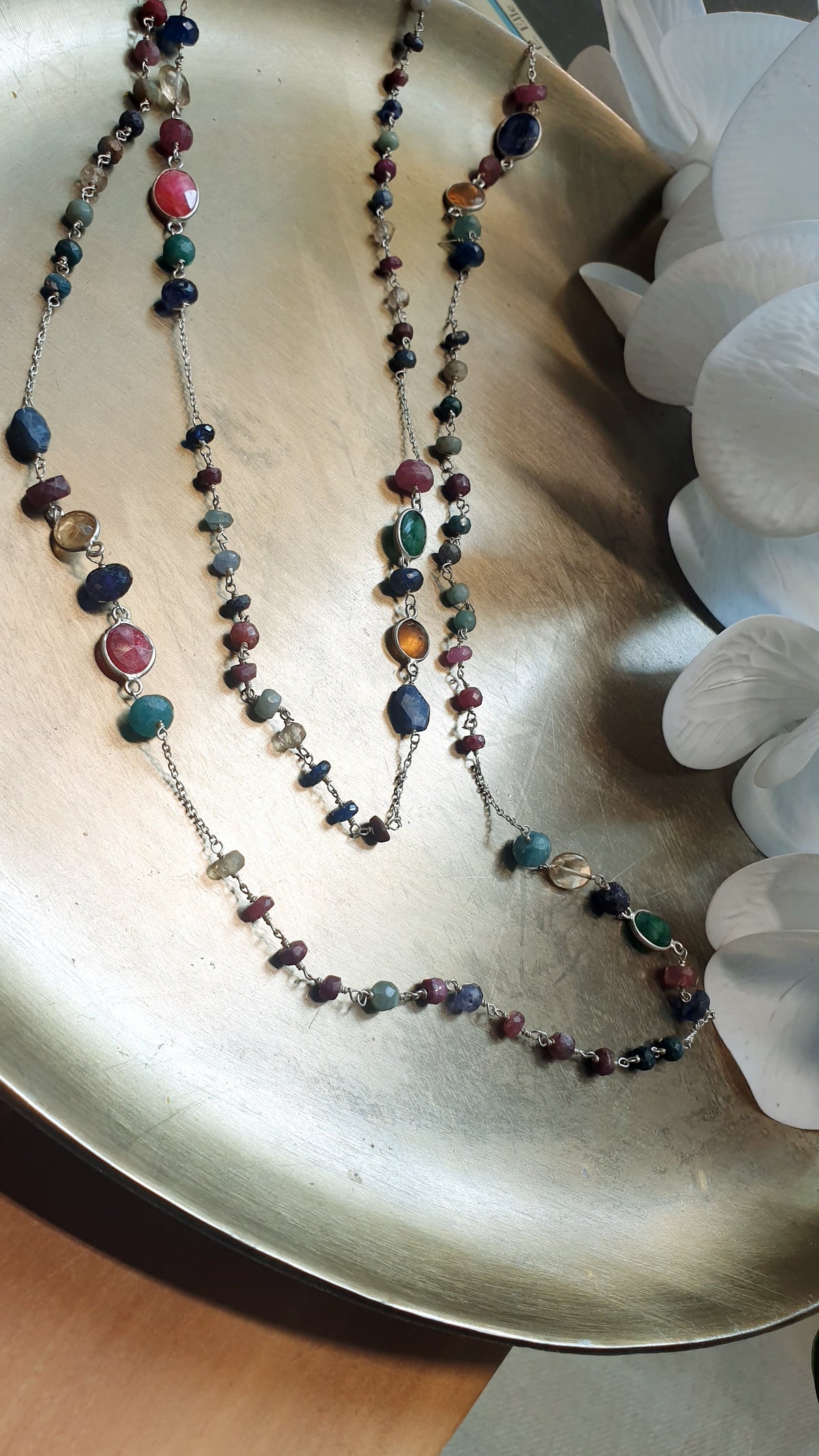Lunga collana in argento con tormaline, radice di rubino