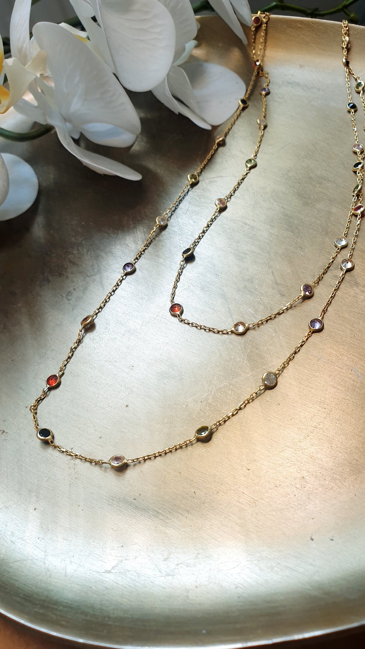 Lunga collana in argento placcato oro con zirconi multicolor