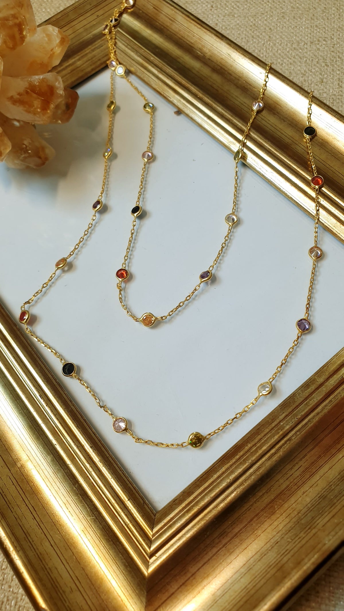 Lunga collana in argento placcato oro con zirconi multicolor