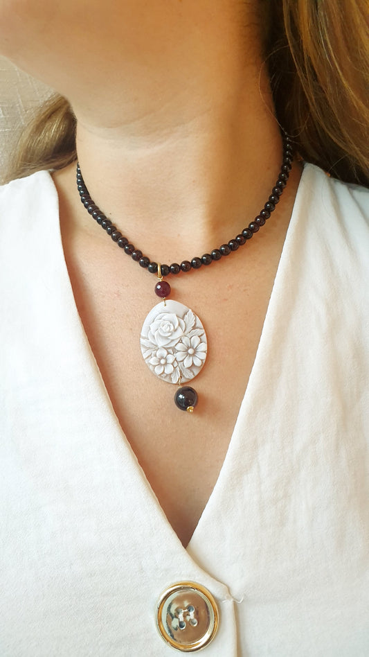 Girocollo in argento con granato, grande cammeo originale