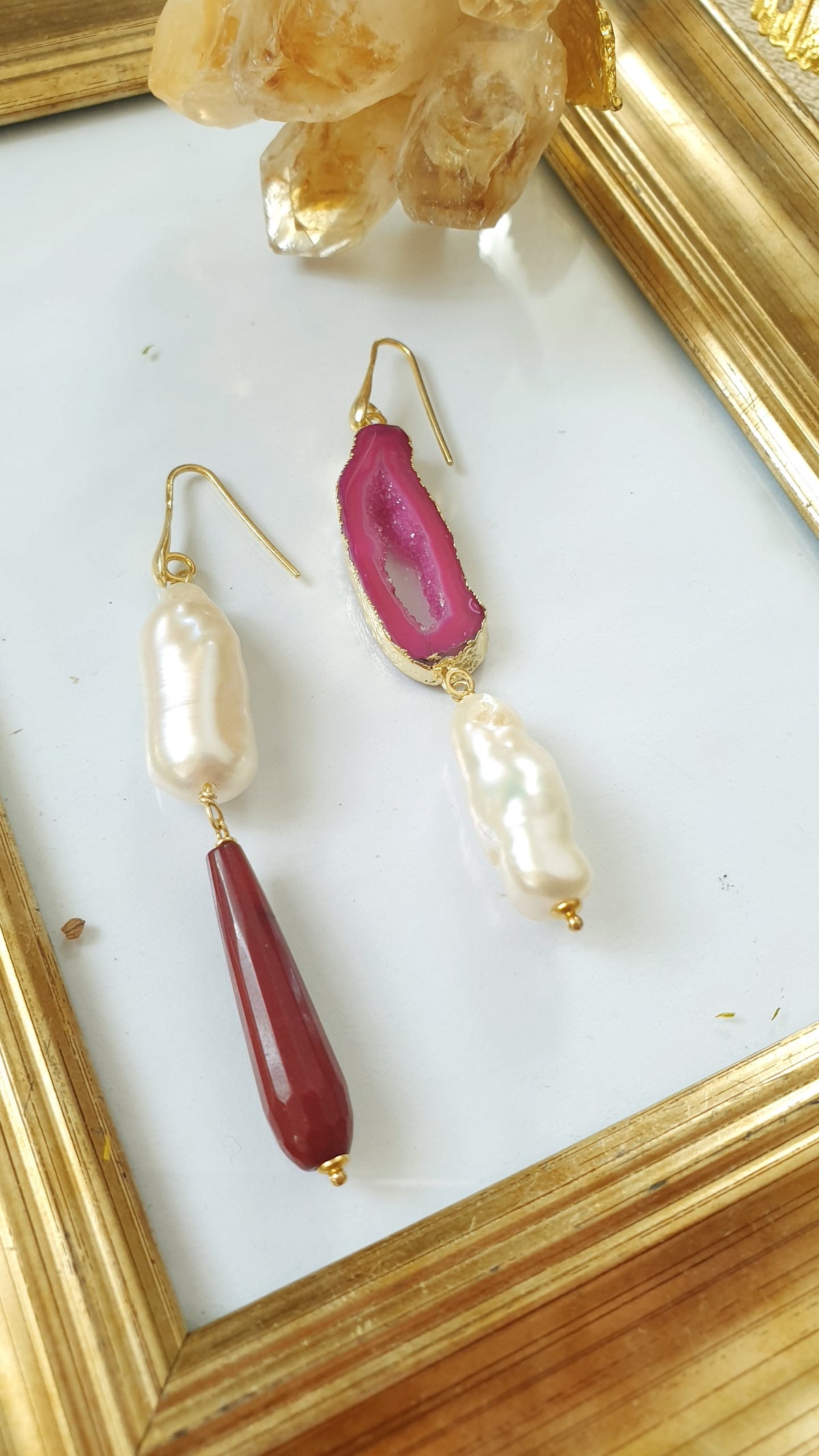 Lunghi orecchini  argento con perle barocche, drusa di agata e giada bordeaux