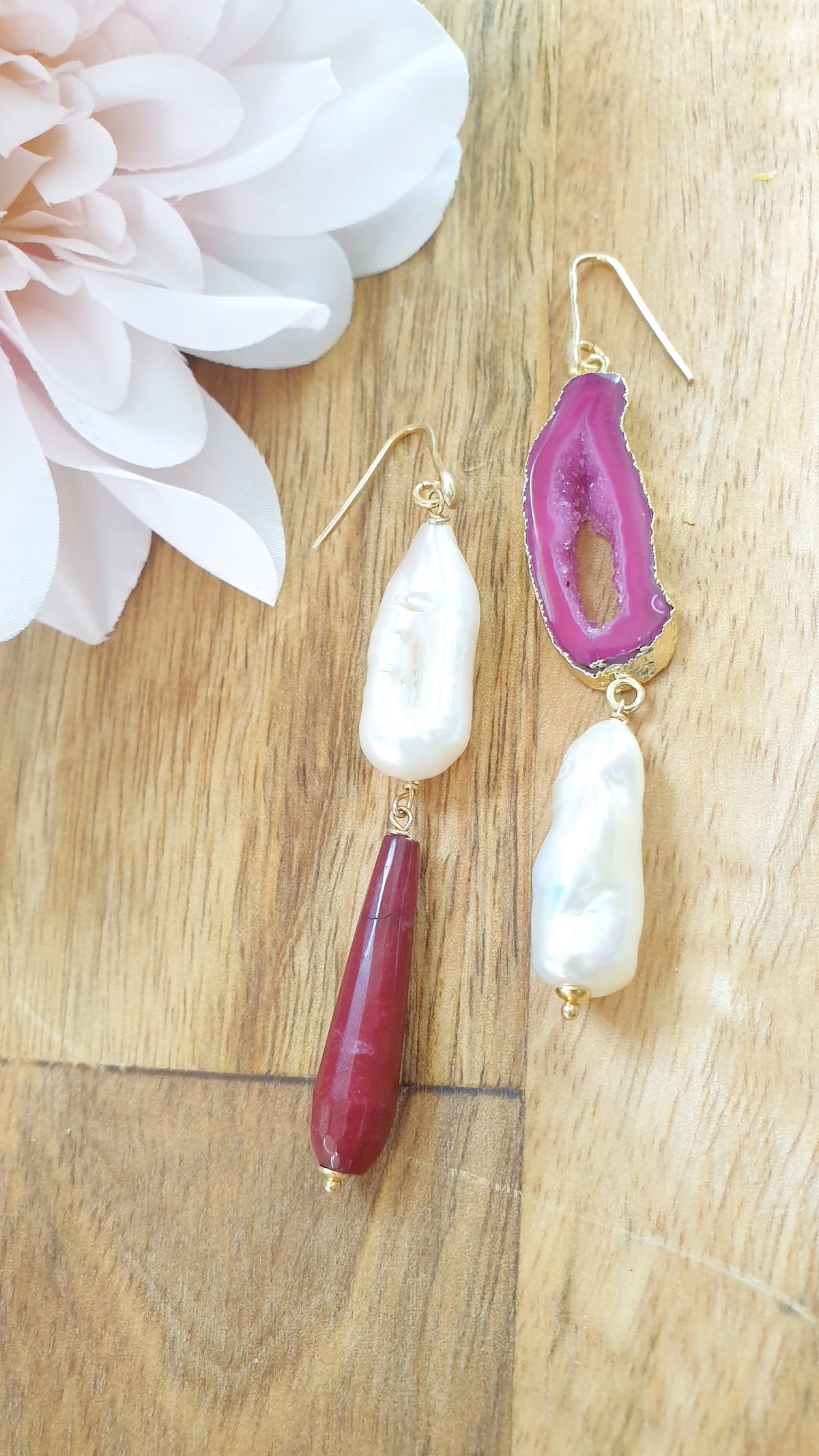 Lunghi orecchini  argento con perle barocche, drusa di agata e giada bordeaux