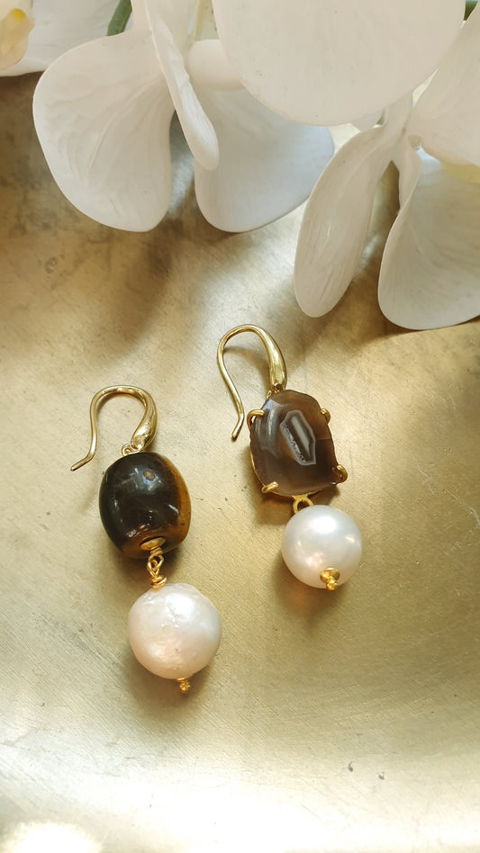 Orecchini con gancio in  bronzo, Fetta di agata, occhio di tigre, perle