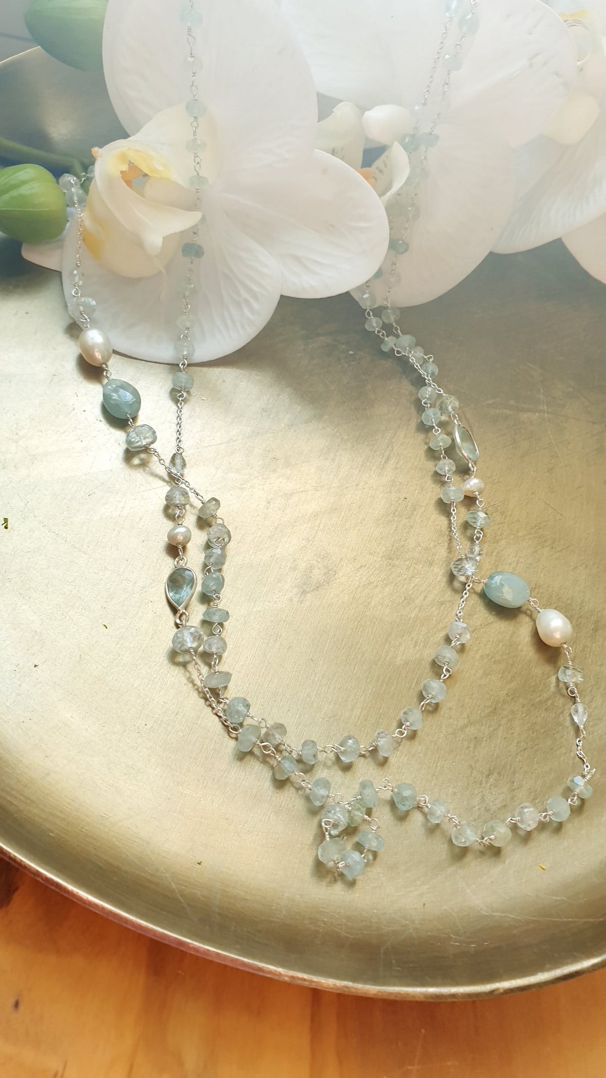 Lunga collana in argento con acquamarina e perle di fiume