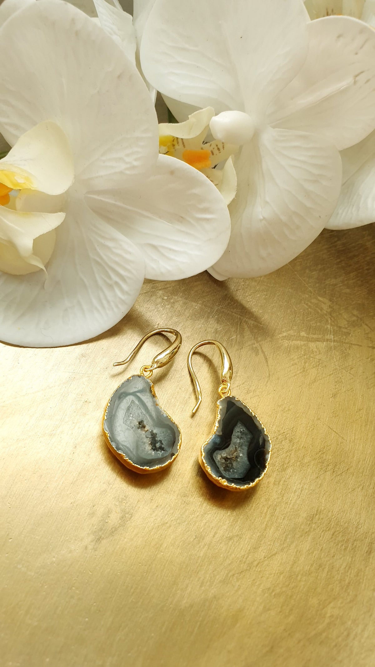 Orecchini in bronzo con bellissime druse di agata nero/grigio