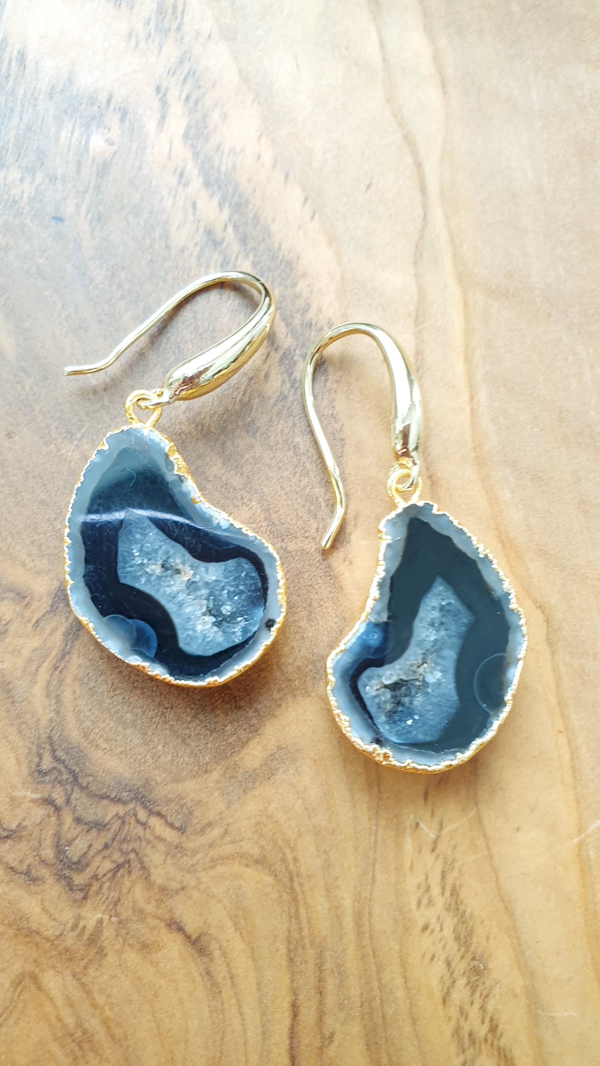 Orecchini in bronzo con bellissime druse di agata nero/grigio