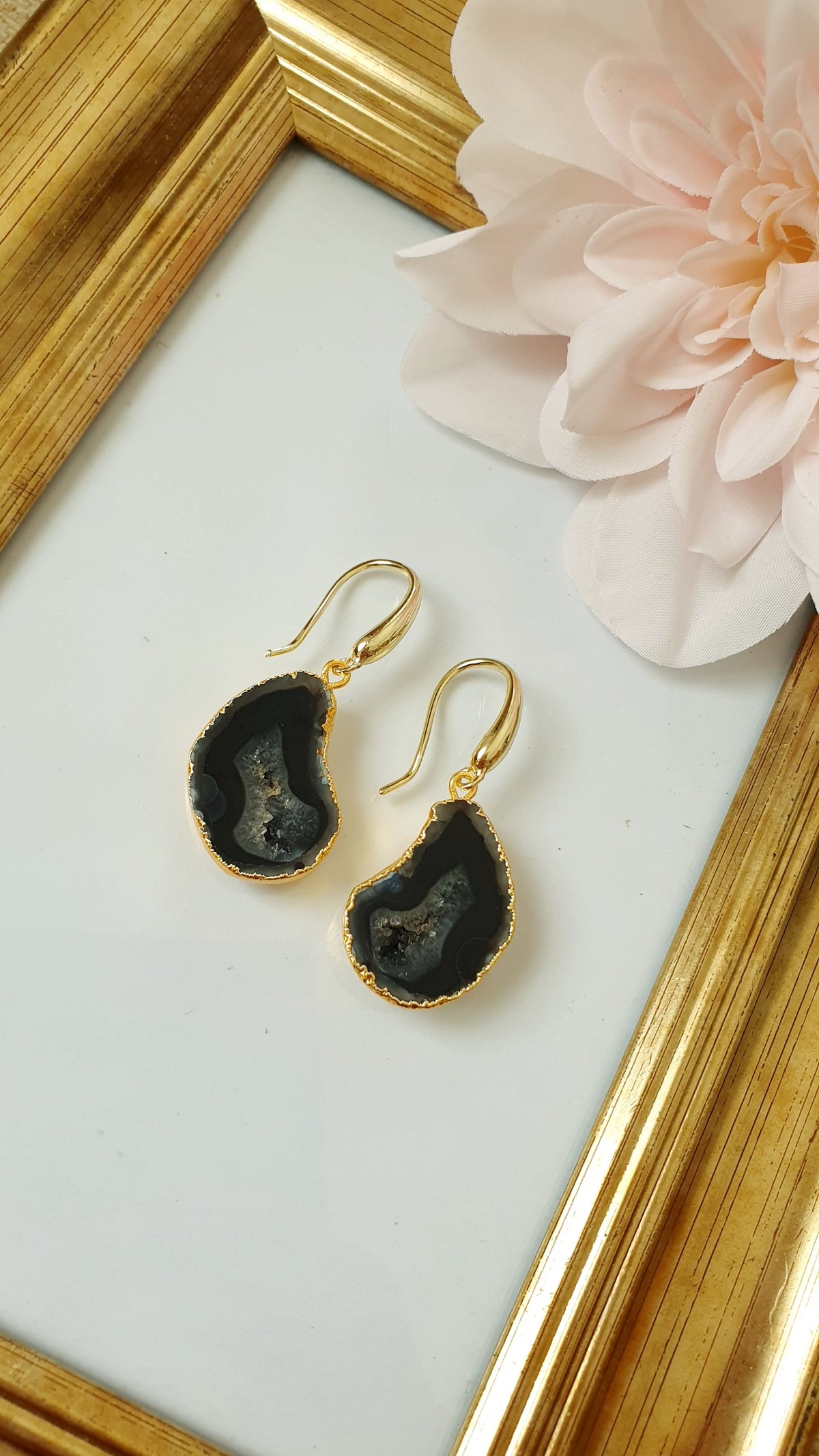 Orecchini in bronzo con bellissime druse di agata nero/grigio