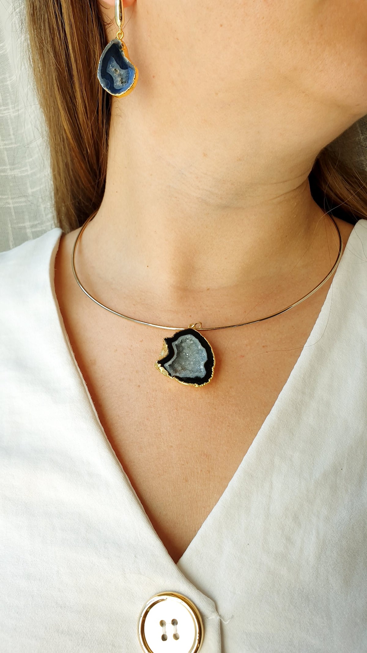 Girocollo in ottone con bellissima drusa di agata nera/grigia