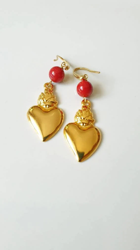Orecchini cuore dorato e corallo bamboo.