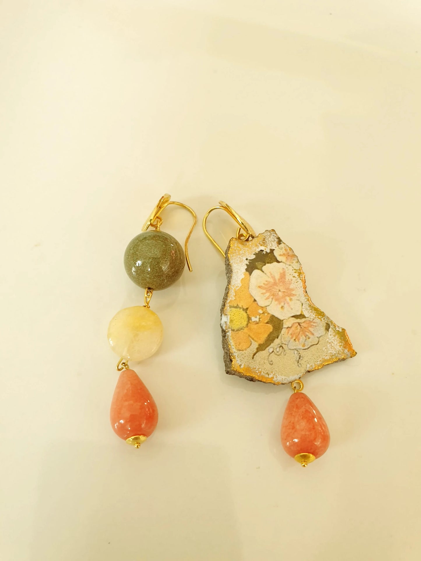 Orecchini in argento con ceramica di Caltagirone e pietre vere.